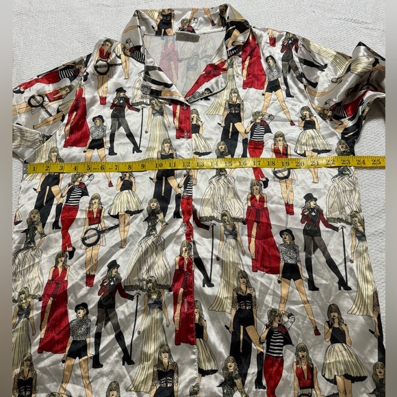 Taylor Swift Red Eras Women M Pajamas Top Long Sleeve Buttons Front - Picture 5 of 9
